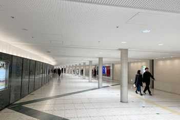 西梅田の地下通路ガーデンアベニュー