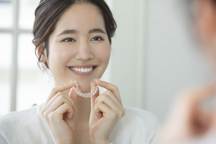 画像：マウスピース型矯正装置